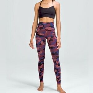 Lululemon Wunder Train High-Rise Tight 28"
Camo Smoky Red Night Sea Multi Sz 12